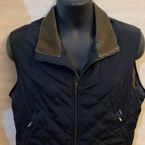 Façonnable black diamond-quilted vest with a corduroy collar water resistant